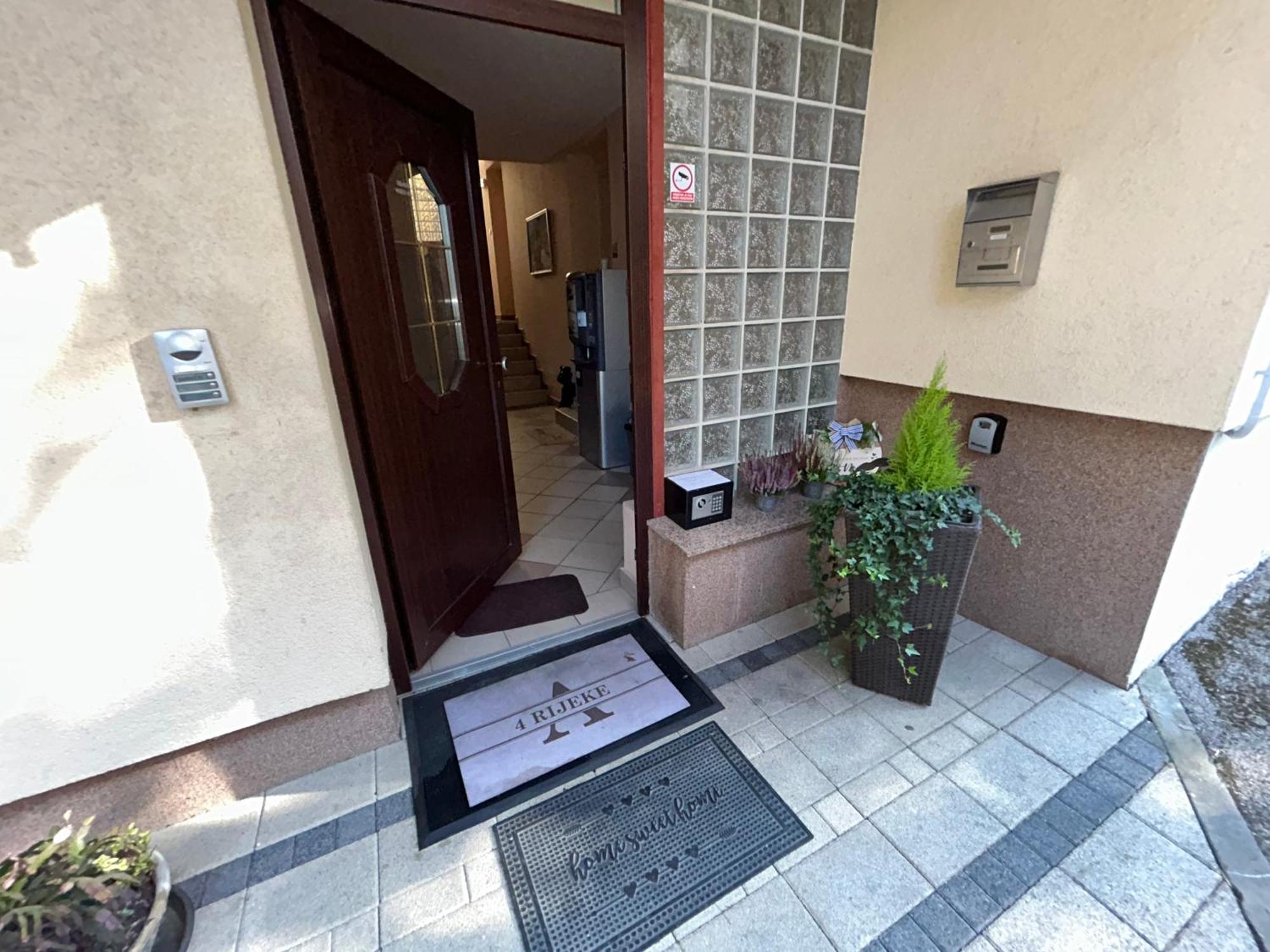 Apartments & Rooms 4 Rijeke Karlovac Exterior photo